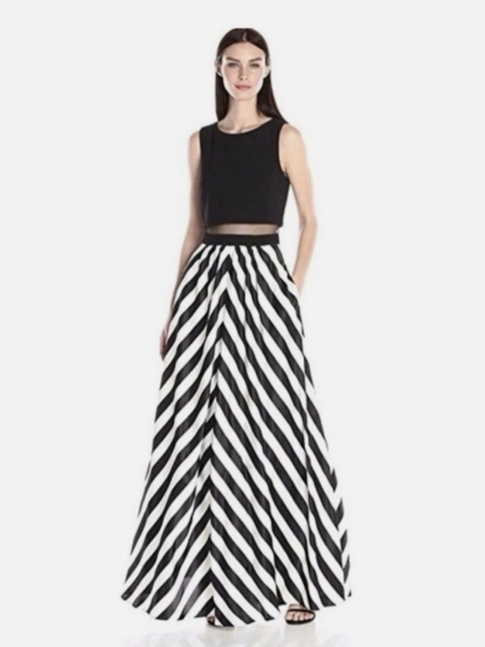 BETSY & ADAM Black/White
Striped Sleeveless A-Line Dress Prom Formal Gown Size 4